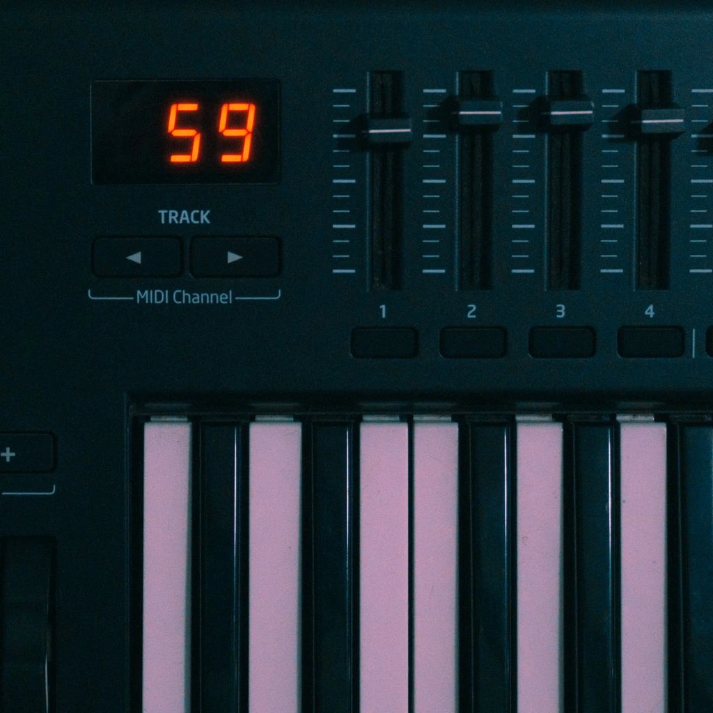 Screenshot of a vintage synthesizer manuals library.
